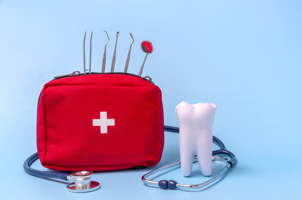 What To Do If You Have A Dental Emergency While Travelling